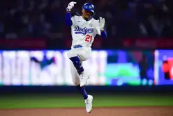 J.D. Martinez visits Mookie Betts again as Dodgers star turns season around